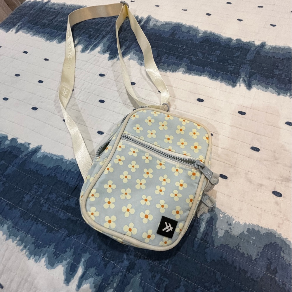 Thread Wallets Compact Crossbody Bag - Picture 2 of 5